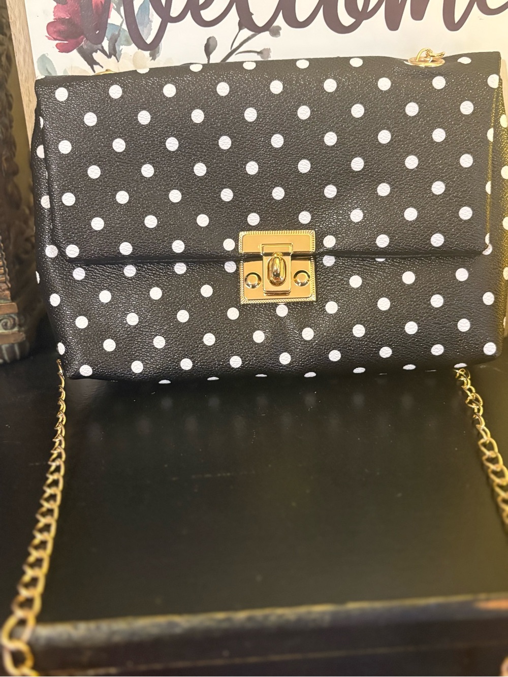 2/20♥️Black Polka Dot Crossbody Bag with turn lock & Gold Chain